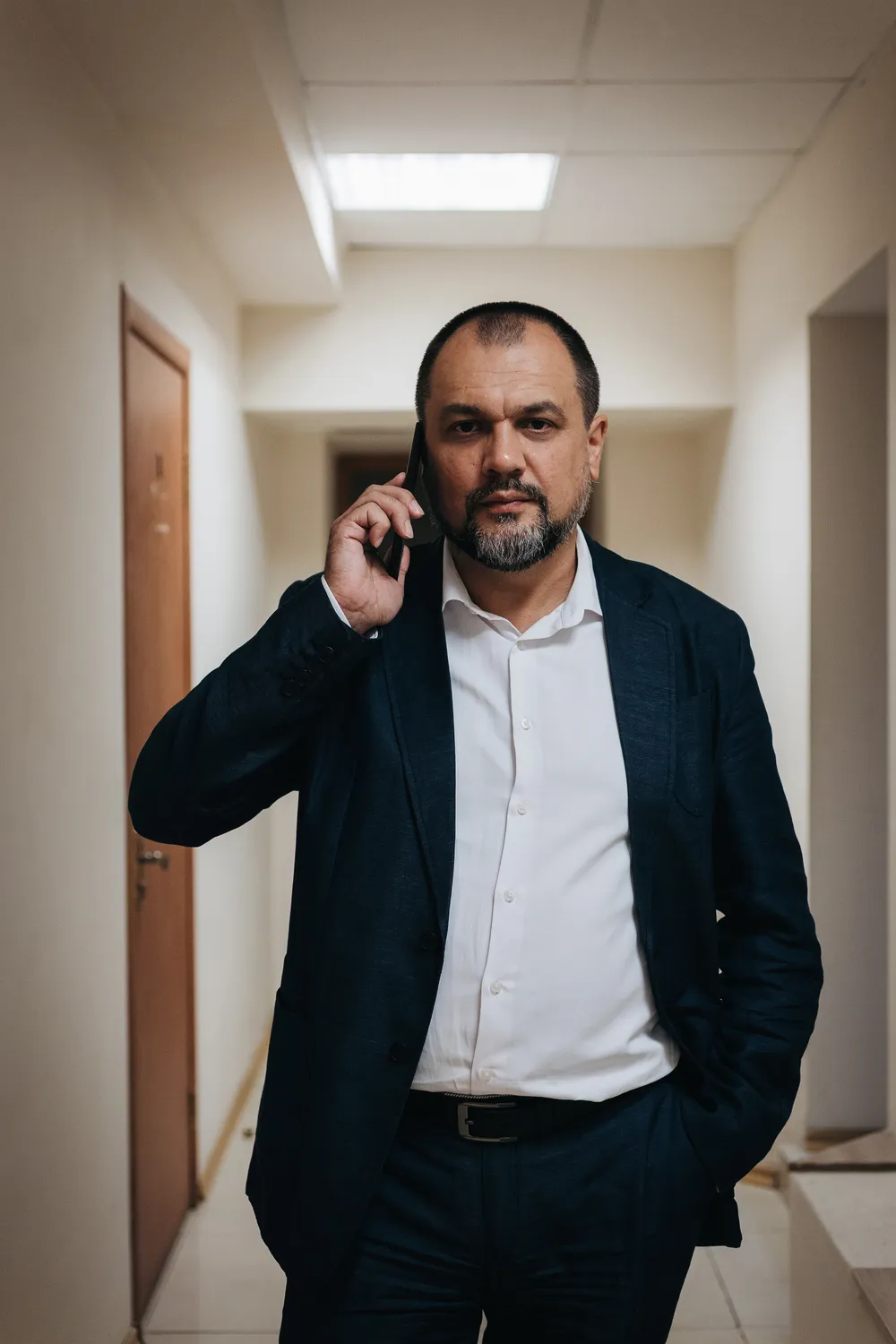 Олександр Капля в коридорі офісу об'єднання