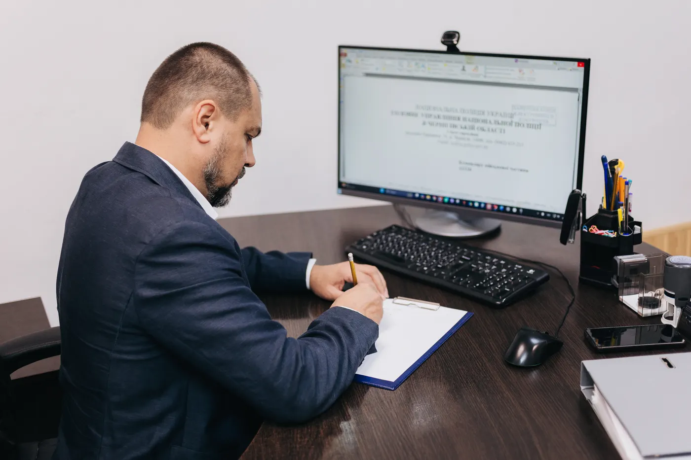 Підписання документів у справі